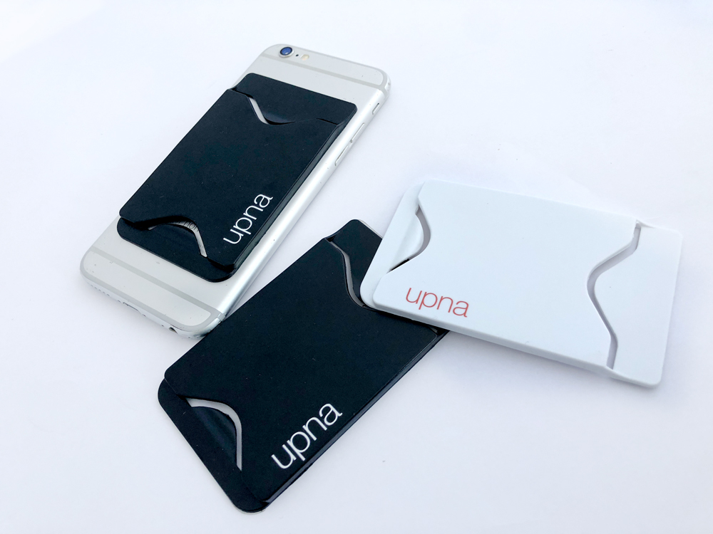 Tarjetero adhesivo para dispositivos móviles, personalizado con tampografía UPNA productos merchandising · tarjetero móvil